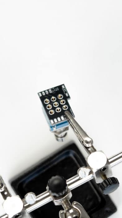 troisieme-main-loupe-1