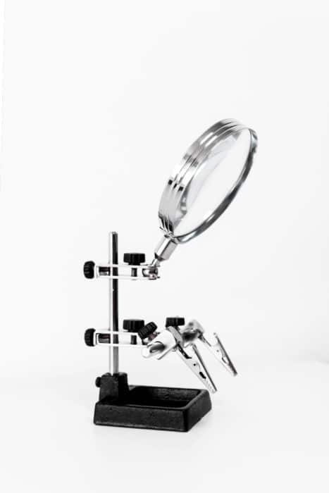 troisieme-main-loupe-2